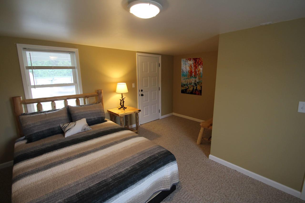 Mackinac Lake Trail Motel マッキノー・シティ エクステリア 写真
